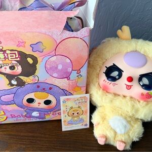 Baby Three Big Head Baby Zipper bag. Confirmed giraffe with the more rare eyes.